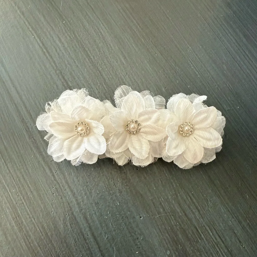 White Floral Hair piece , Handmade and NWOT - Picture 5 of 6